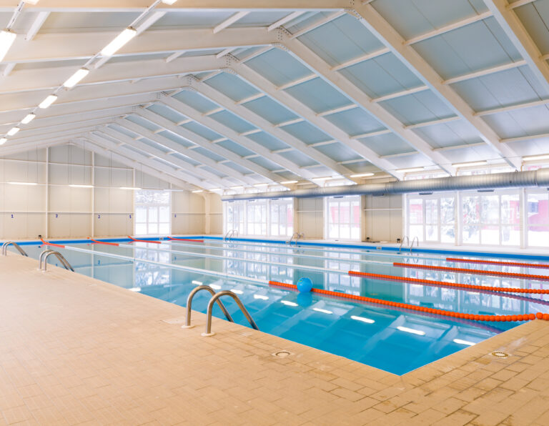 Бассейны и влажные помещения